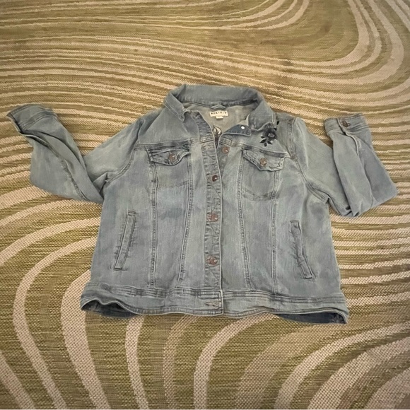 💙Vintage Embroidered Denim Jacket💙 - Picture 2 of 3